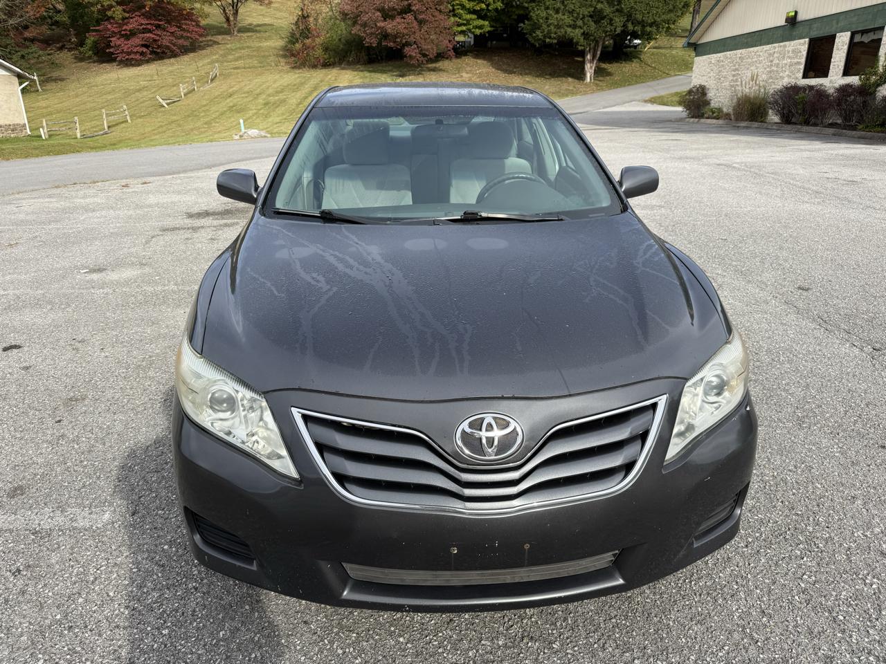 Toyota Camry XLE V6 6-Spd AT 2011