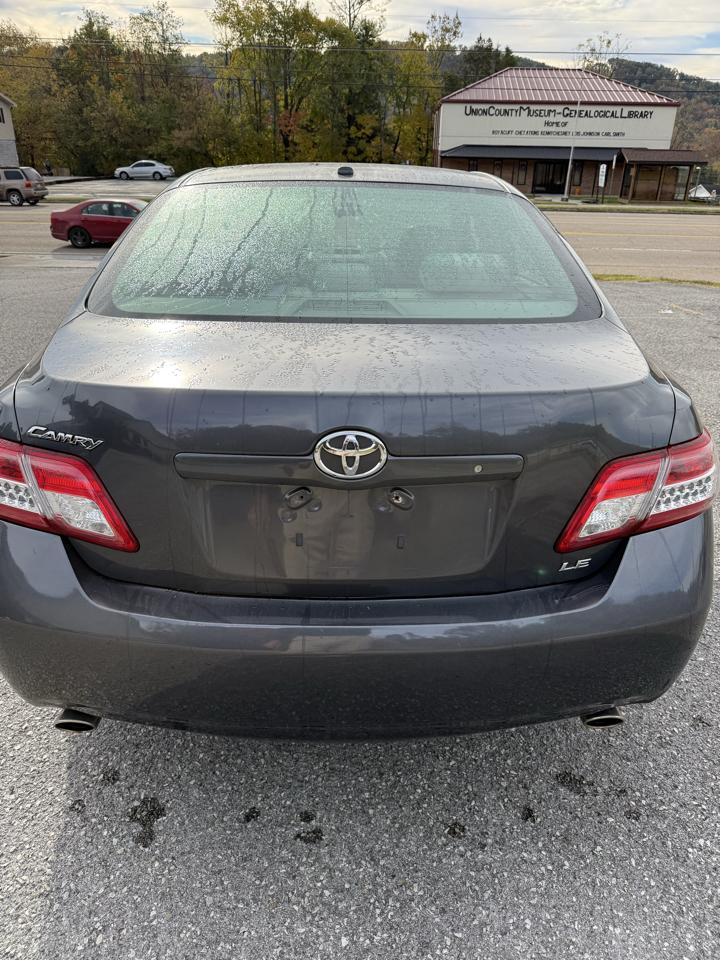 Toyota Camry XLE V6 6-Spd AT 2011