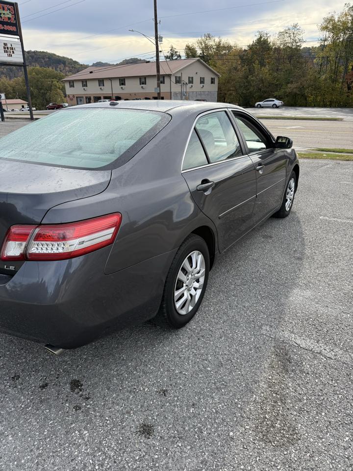 Toyota Camry XLE V6 6-Spd AT 2011