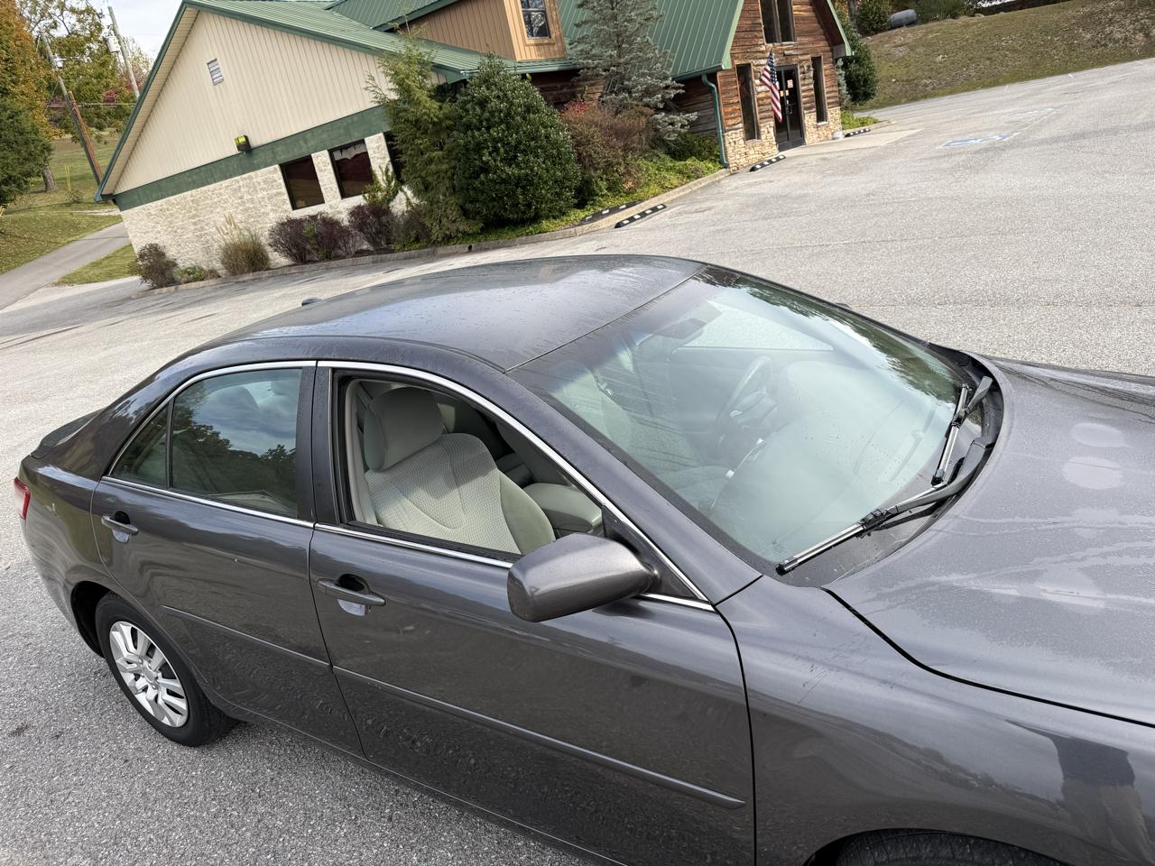 Toyota Camry XLE V6 6-Spd AT 2011