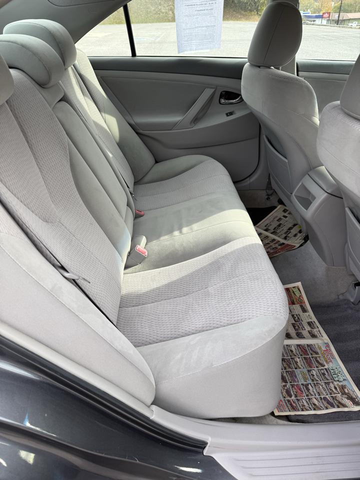 Toyota Camry XLE V6 6-Spd AT 2011