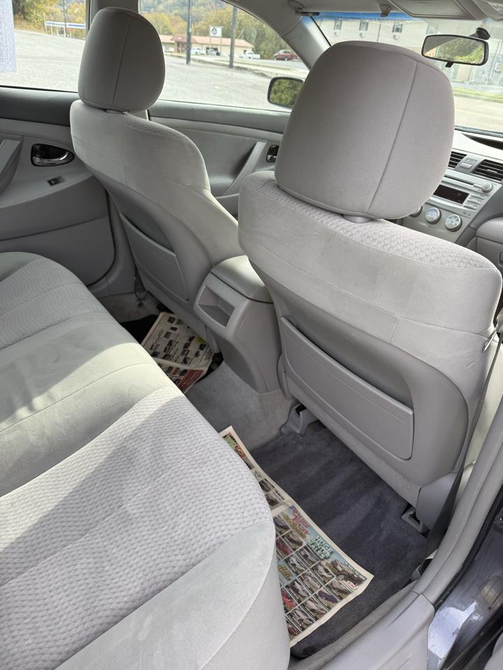 Toyota Camry XLE V6 6-Spd AT 2011