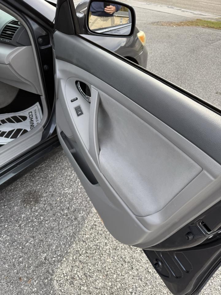 Toyota Camry XLE V6 6-Spd AT 2011