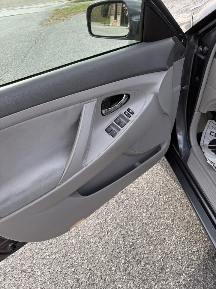 Toyota Camry XLE V6 6-Spd AT 2011