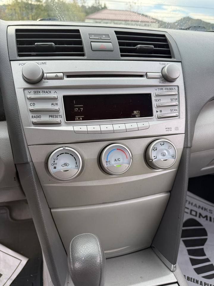 Toyota Camry XLE V6 6-Spd AT 2011