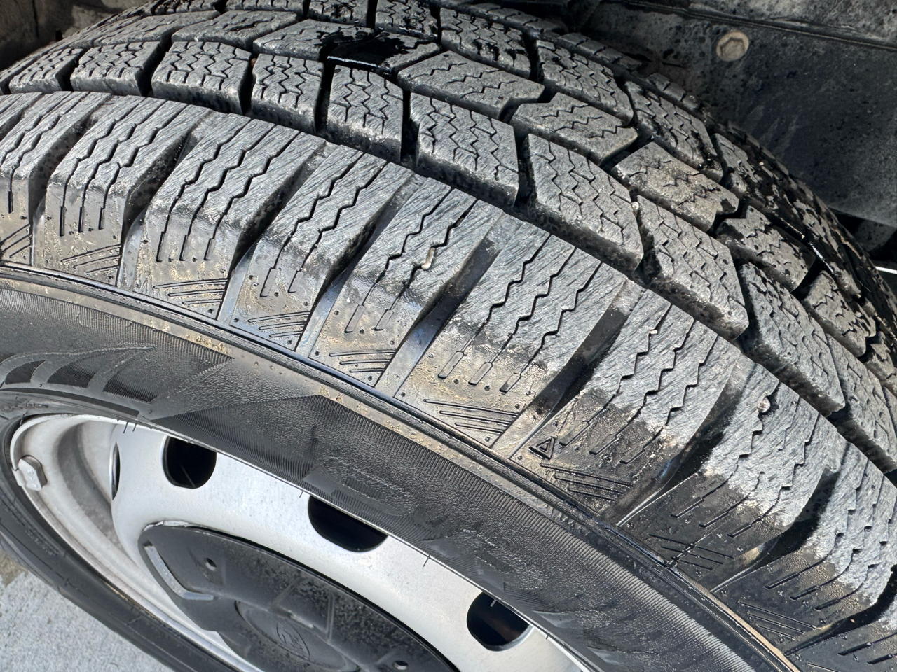 Ford Transit 250 Van Med. Roof w/Sliding Pass. 148-in. WB 2017