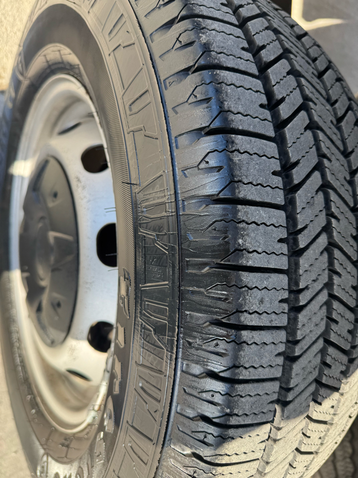 Ford Transit 250 Van Med. Roof w/Sliding Pass. 148-in. WB 2017