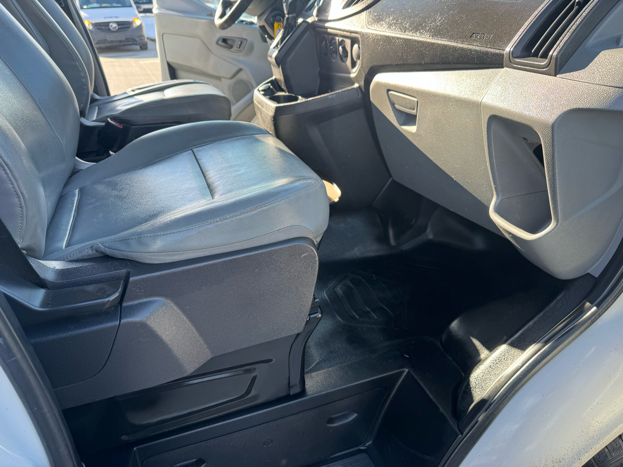 Ford Transit 250 Van Med. Roof w/Sliding Pass. 148-in. WB 2017