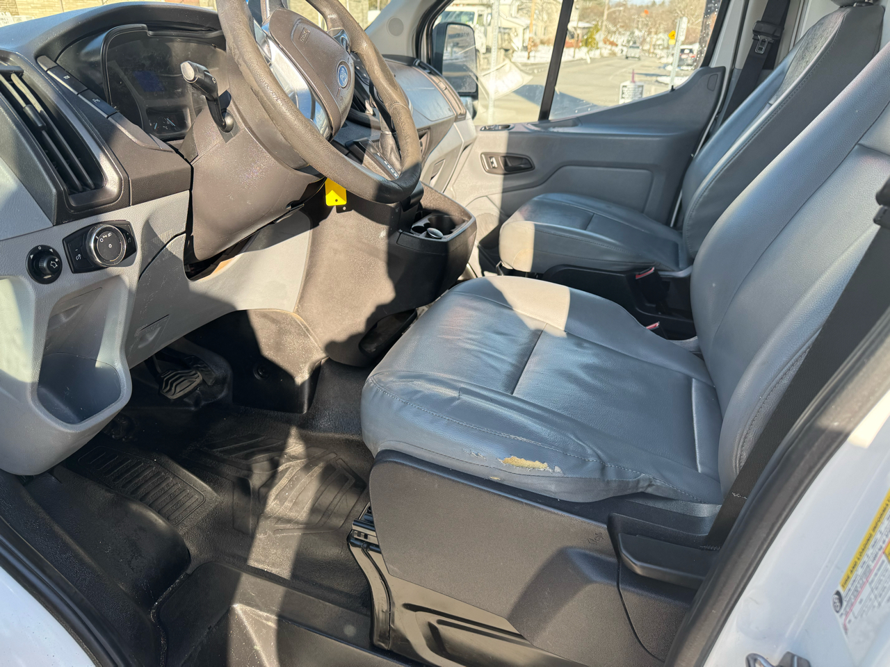 Ford Transit 250 Van Med. Roof w/Sliding Pass. 148-in. WB 2017