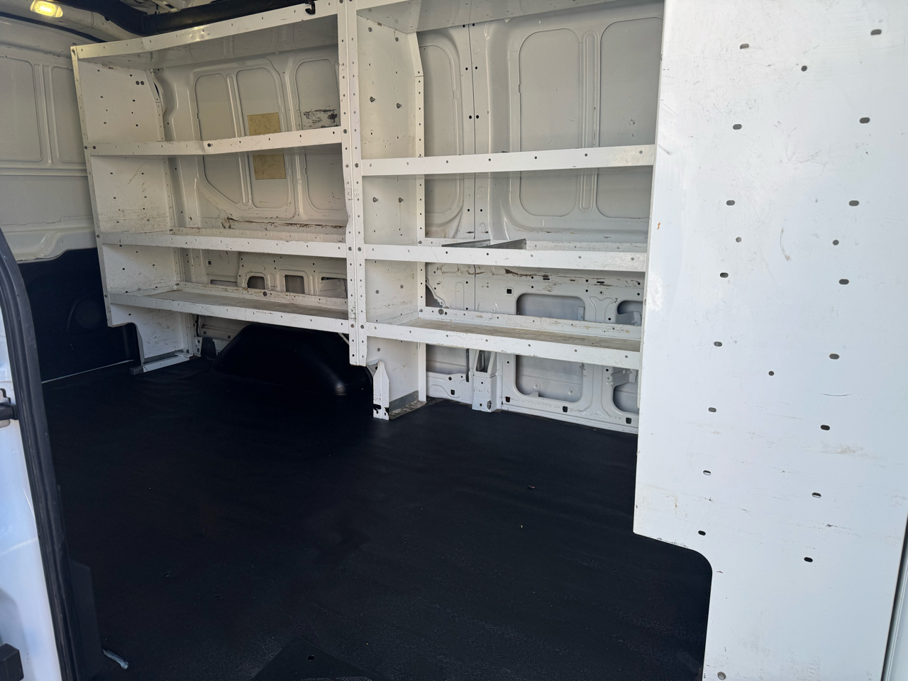 Ford Transit 250 Van Med. Roof w/Sliding Pass. 148-in. WB 2017