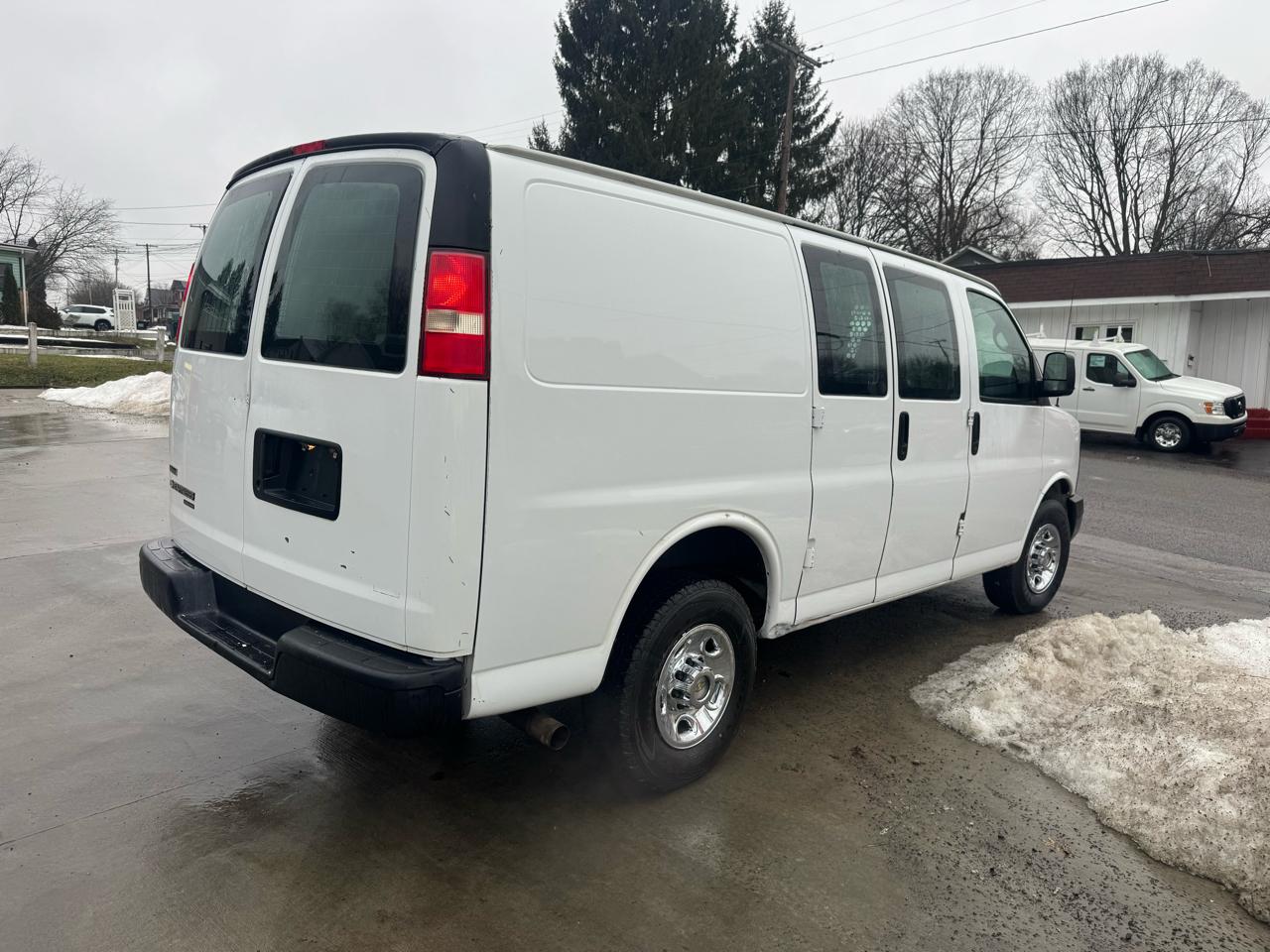 Chevrolet Express 2500 Cargo 2011