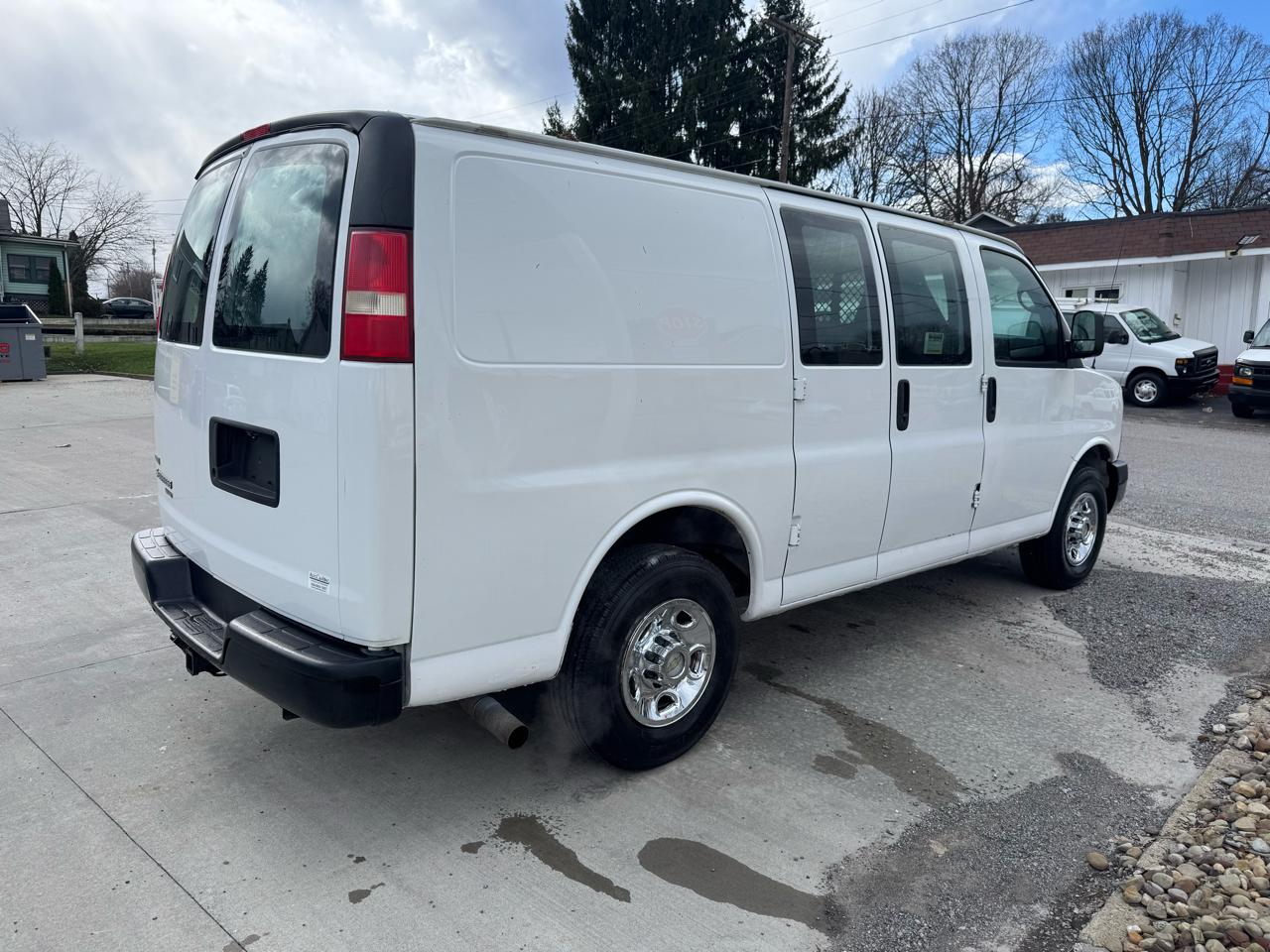 Chevrolet Express 2500 Cargo 2011