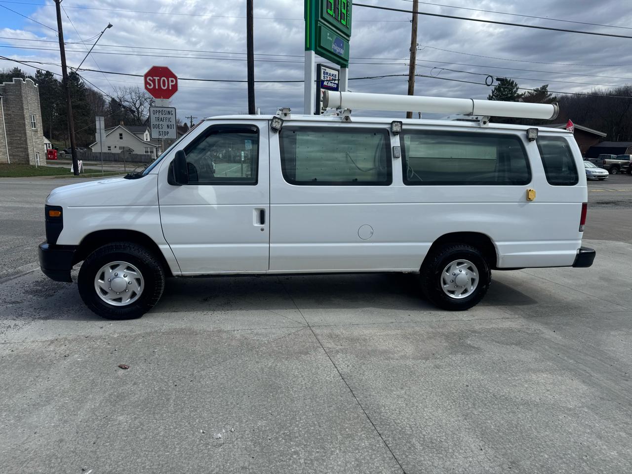 Ford Econoline E-350 Super Duty Extended 2012