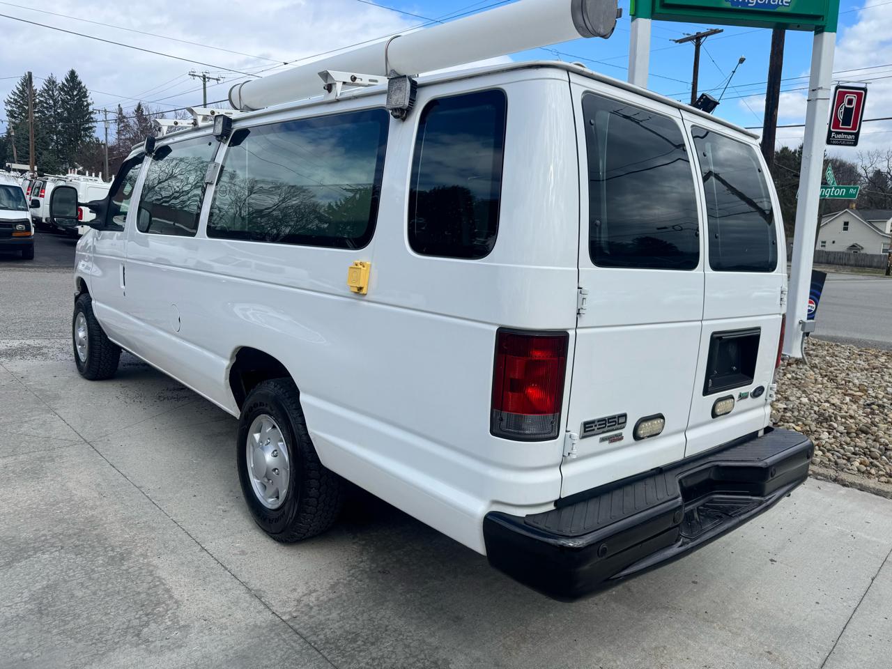 Ford Econoline E-350 Super Duty Extended 2012