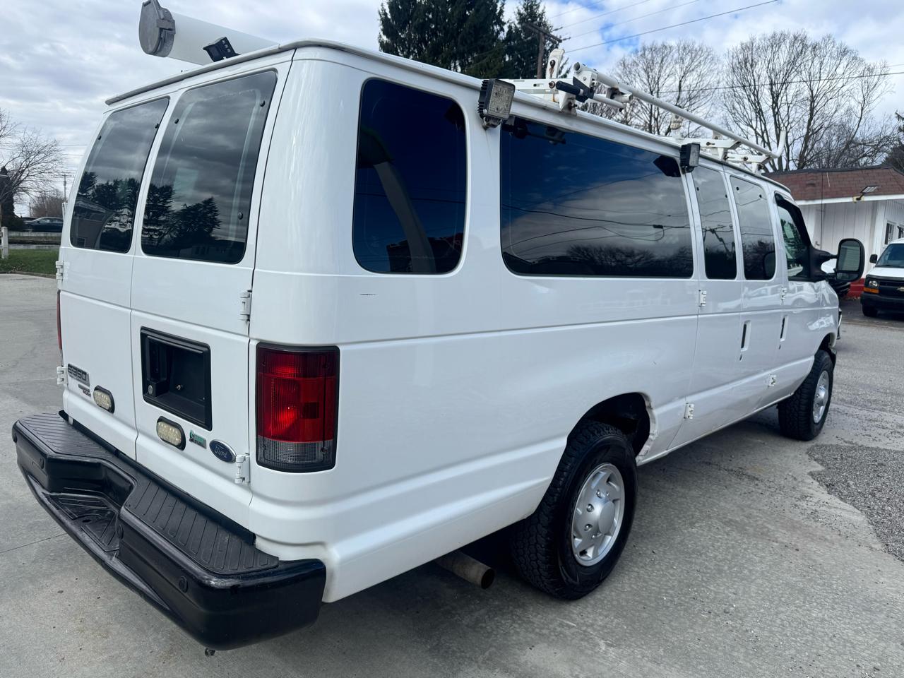 Ford Econoline E-350 Super Duty Extended 2012