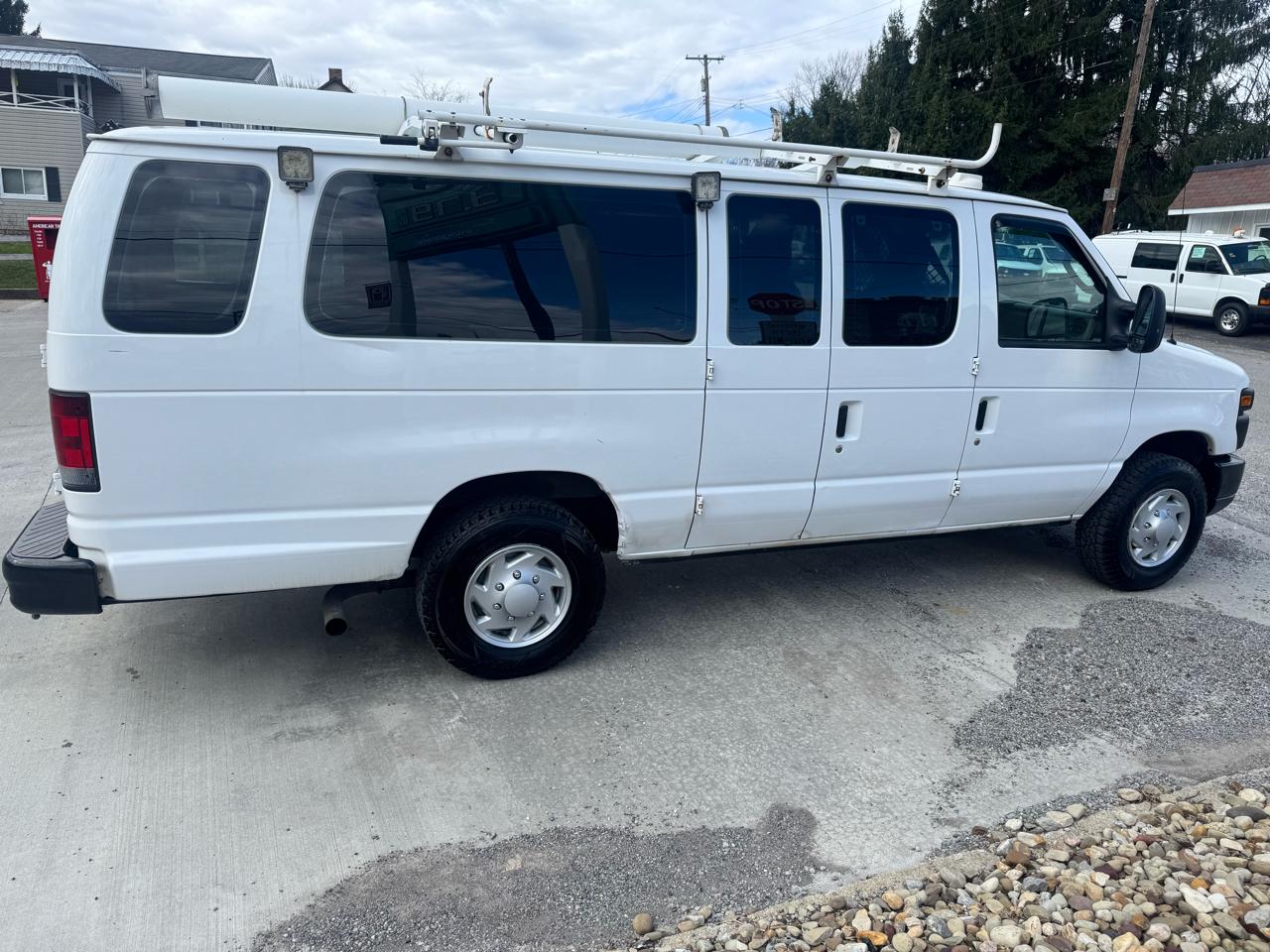 Ford Econoline E-350 Super Duty Extended 2012