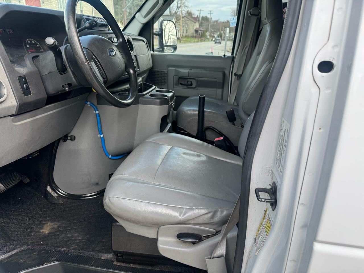 Ford Econoline E-350 Super Duty Extended 2012