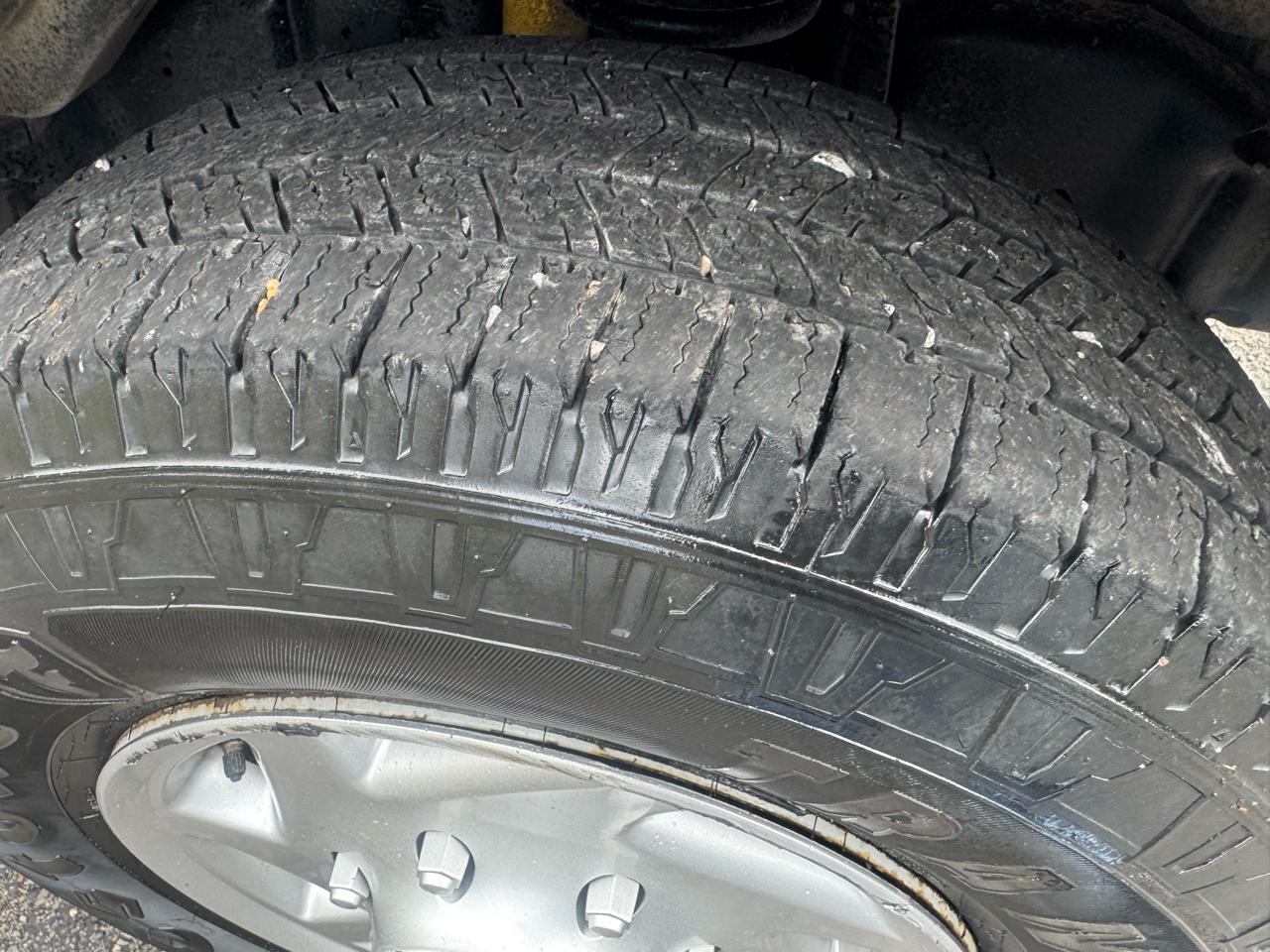 Ford Econoline E-350 XLT Super Duty Extended 2013