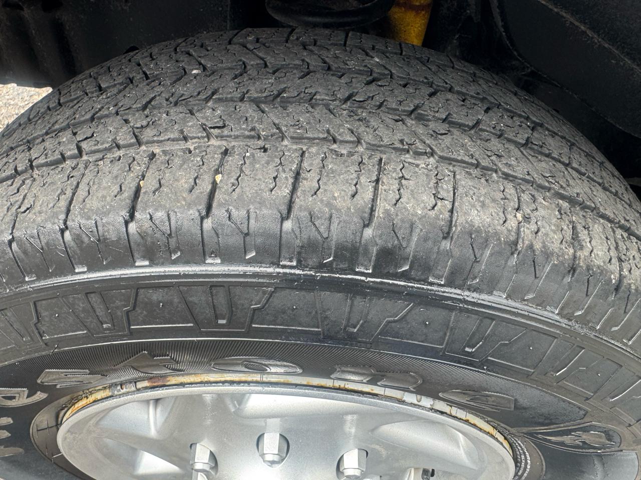 Ford Econoline E-350 XLT Super Duty Extended 2013