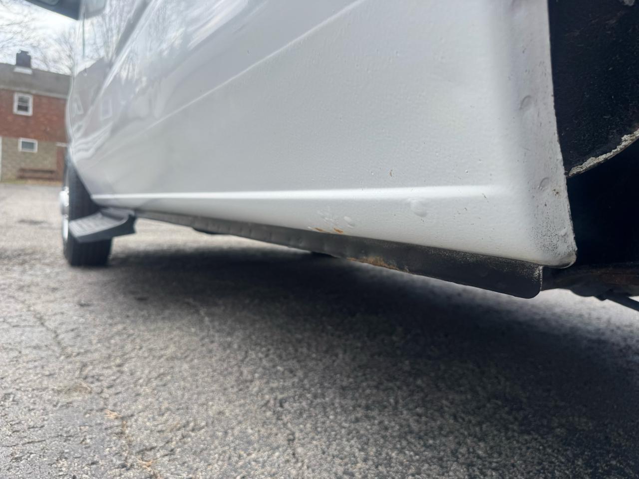 Ford Econoline E-350 XLT Super Duty Extended 2013