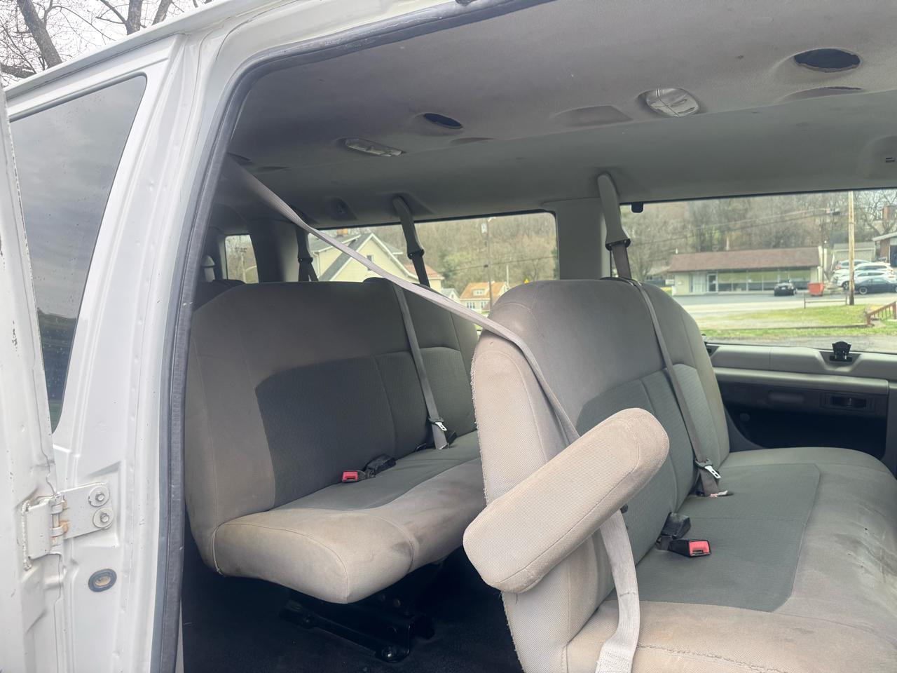 Ford Econoline E-350 XLT Super Duty Extended 2013