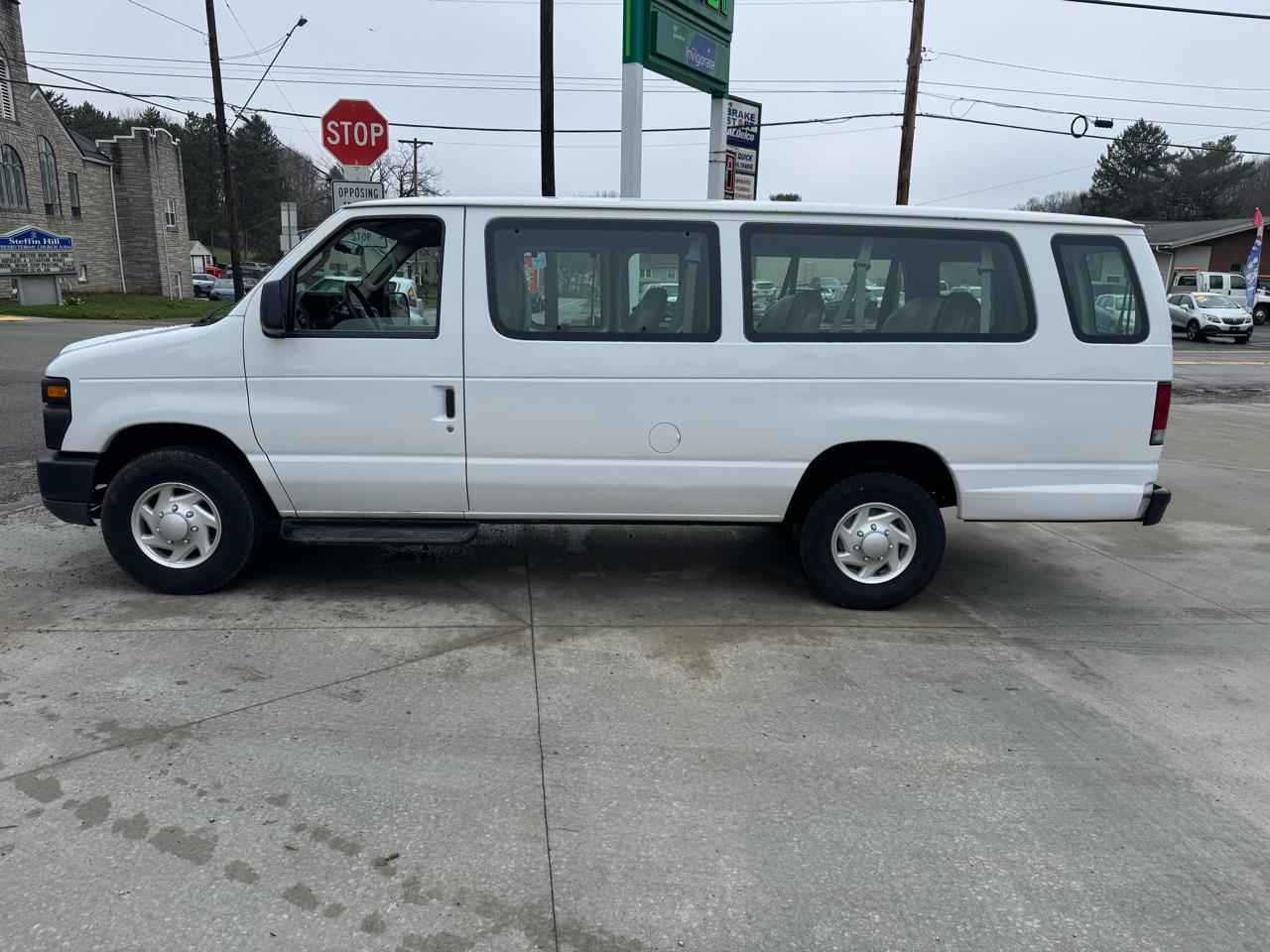 Ford Econoline E-350 XLT Super Duty Extended 2013