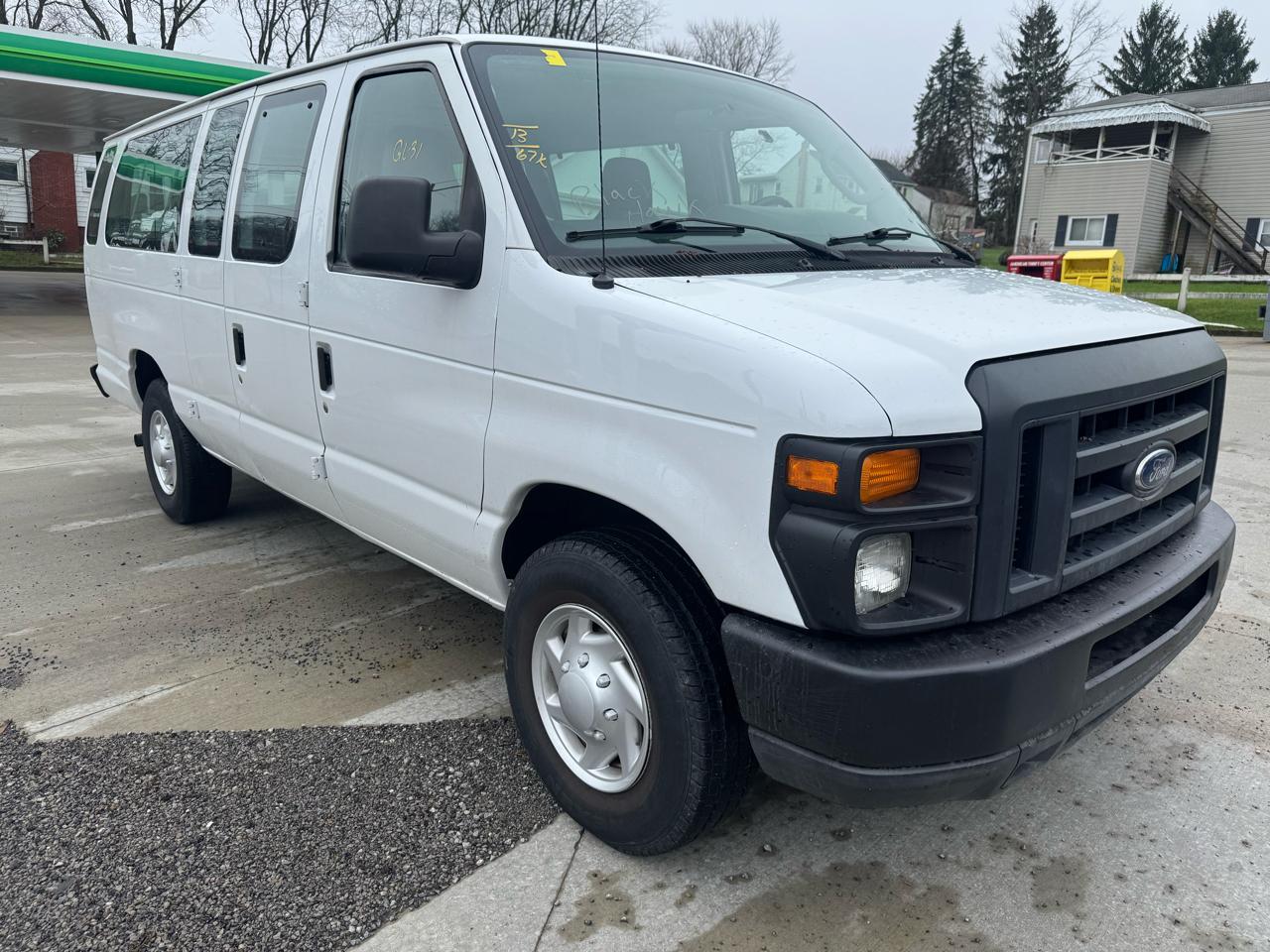 Ford Econoline E-350 XLT Super Duty Extended 2013
