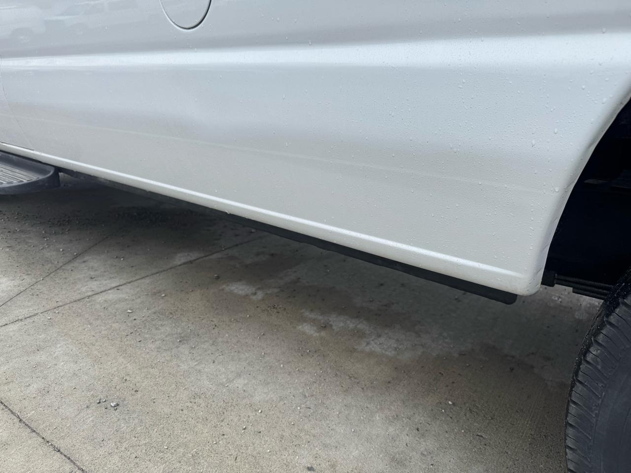 Ford Econoline E-350 XLT Super Duty Extended 2013