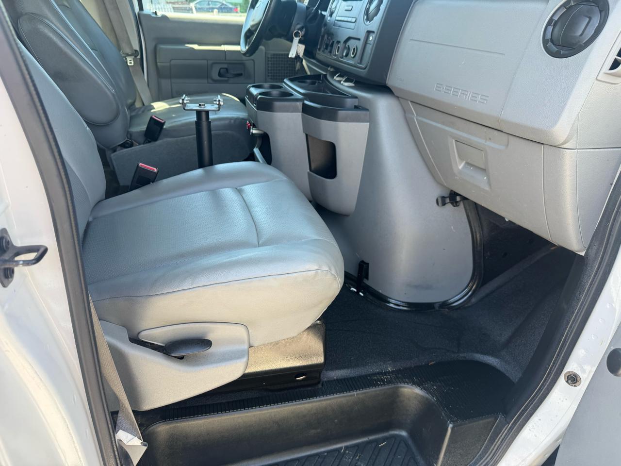 Ford Econoline E-250 2012