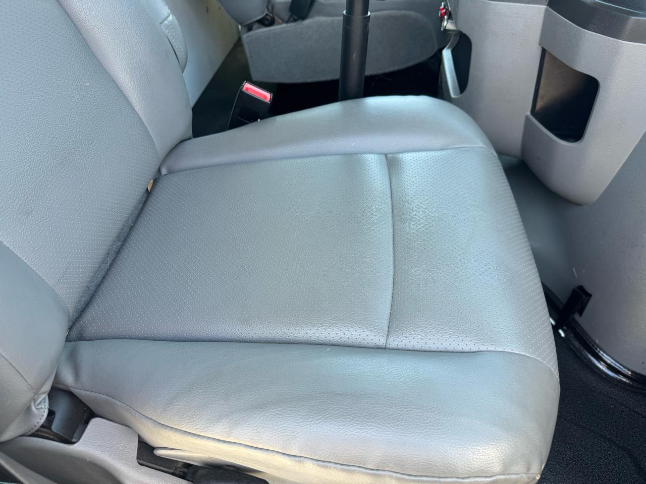 Ford Econoline E-250 2012