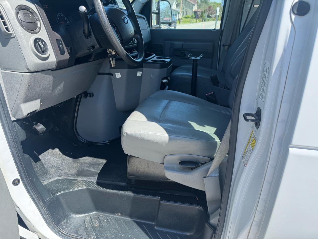 Ford Econoline E-250 2012