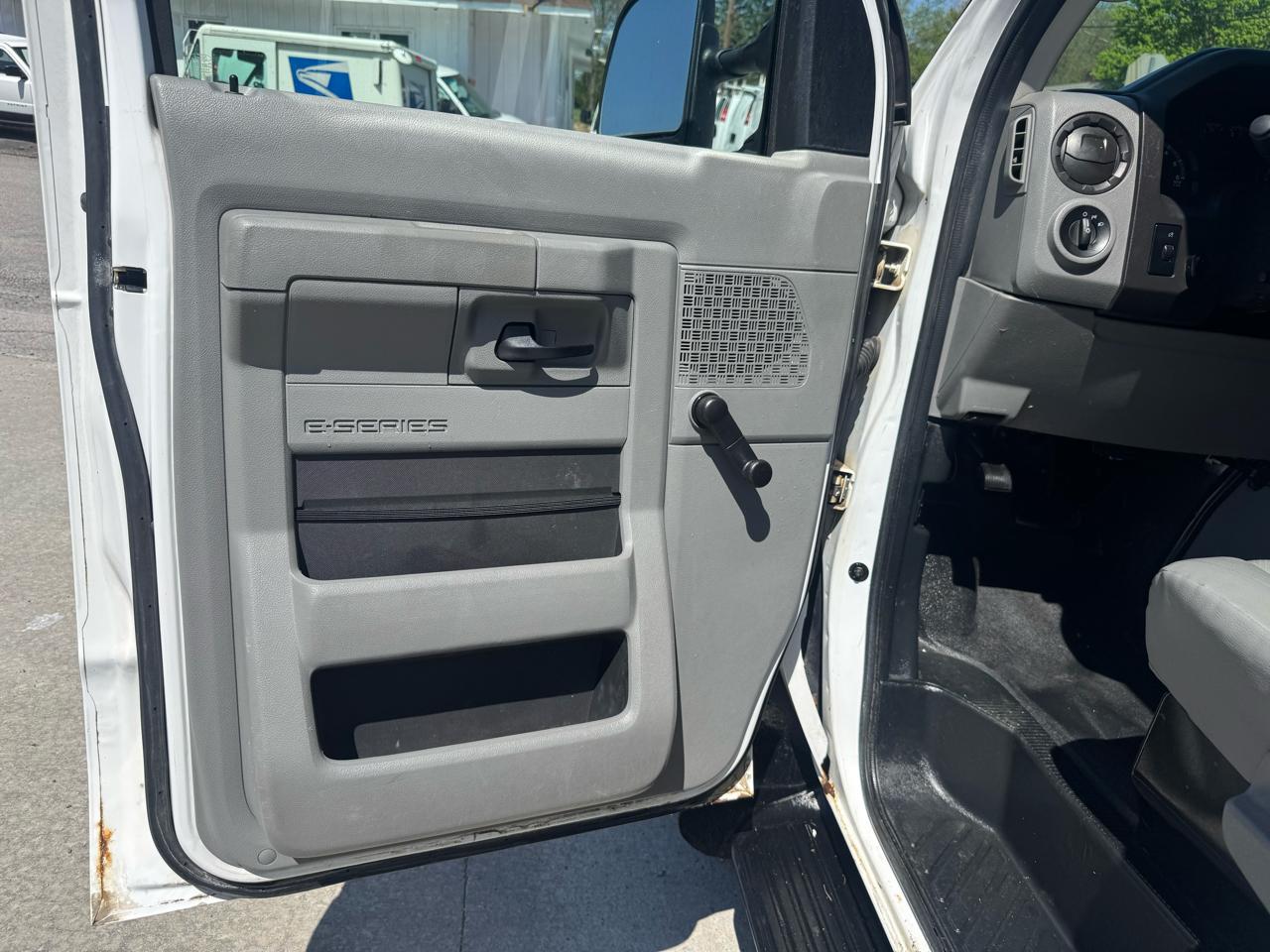 Ford Econoline E-250 2012