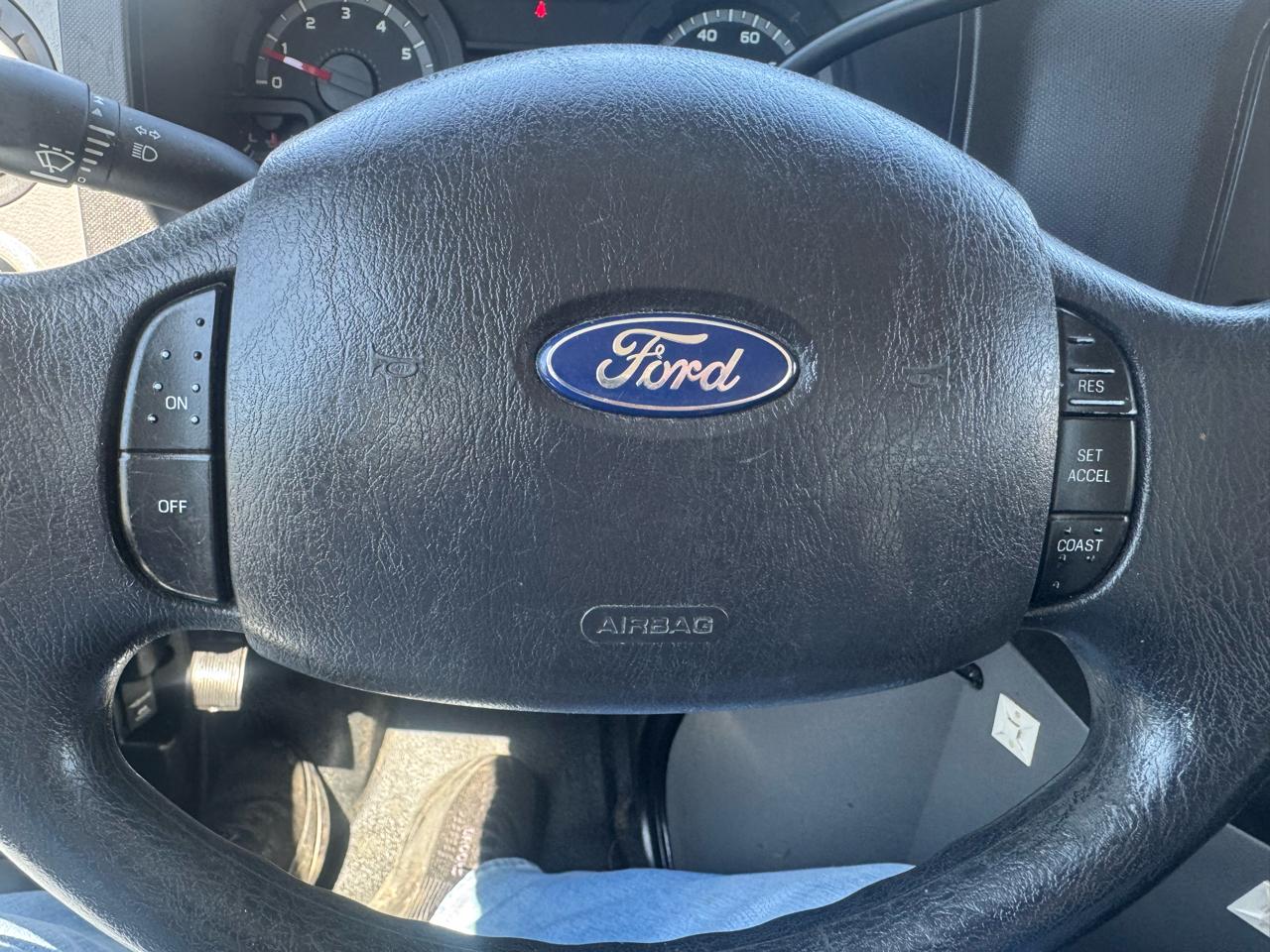 Ford Econoline E-250 2012