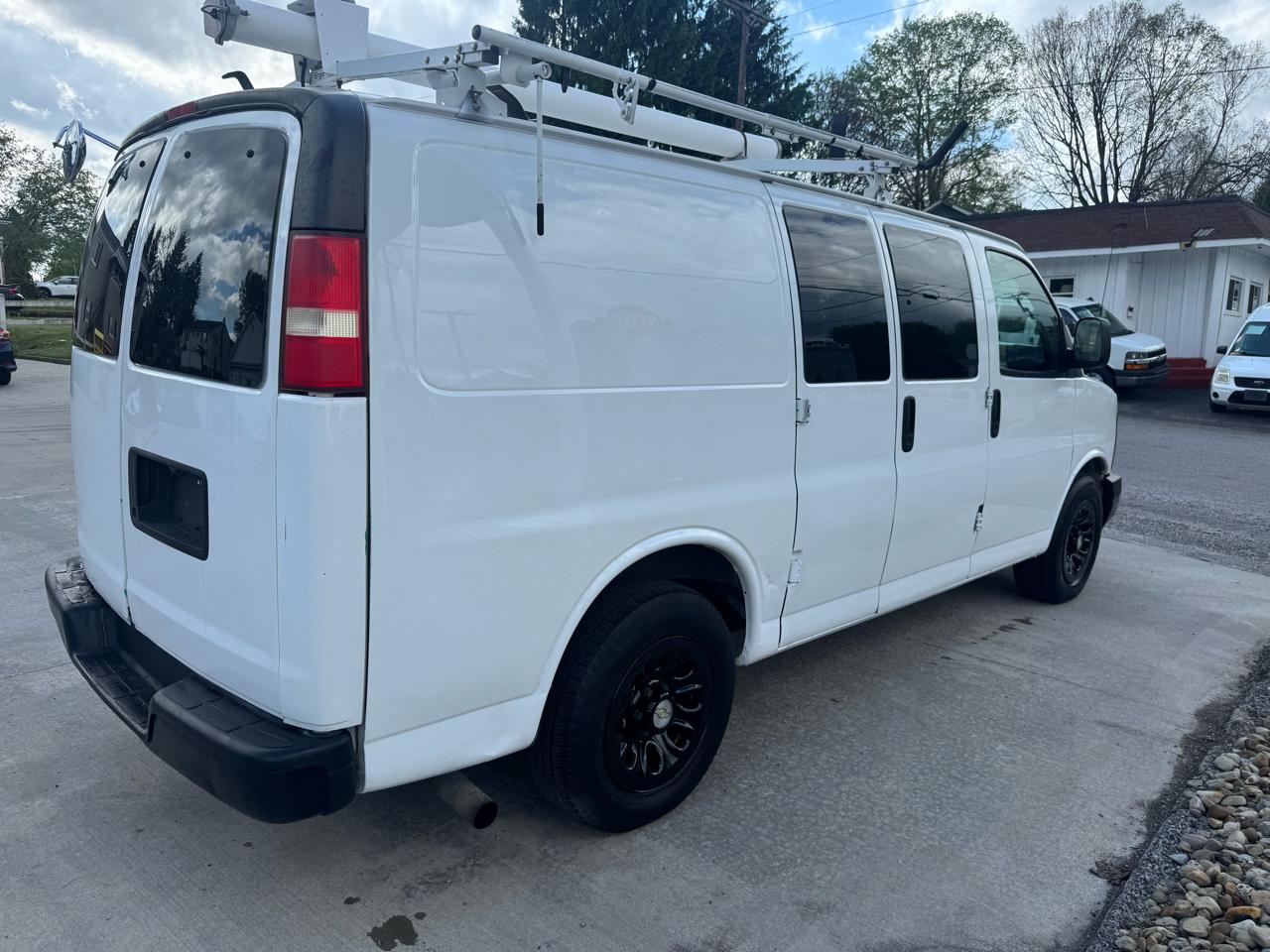 Chevrolet Express 1500 Cargo 2011