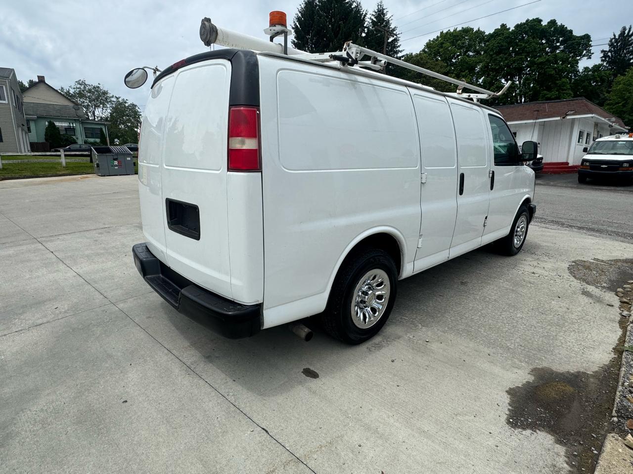 Chevrolet Express 1500 Cargo 2010