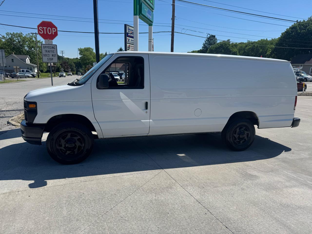 Ford Econoline E-350 Super Duty Extended 2012