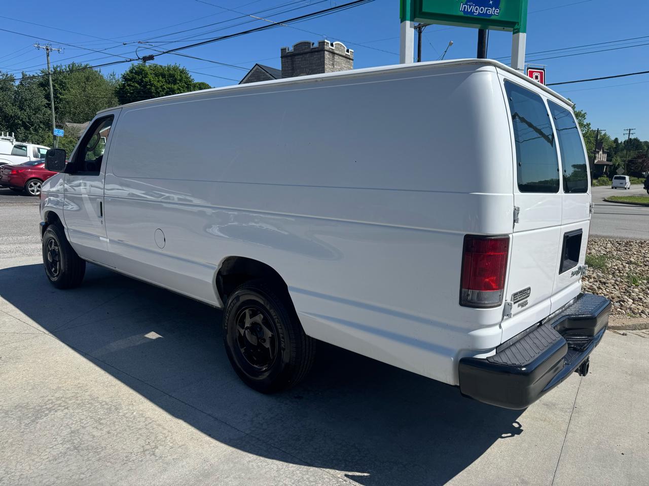 Ford Econoline E-350 Super Duty Extended 2012