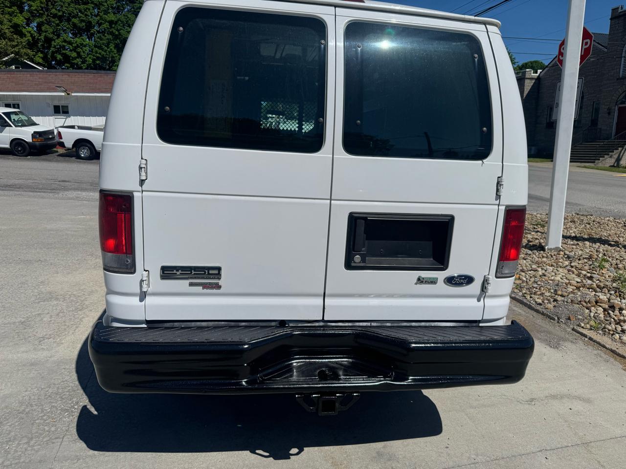 Ford Econoline E-350 Super Duty Extended 2012