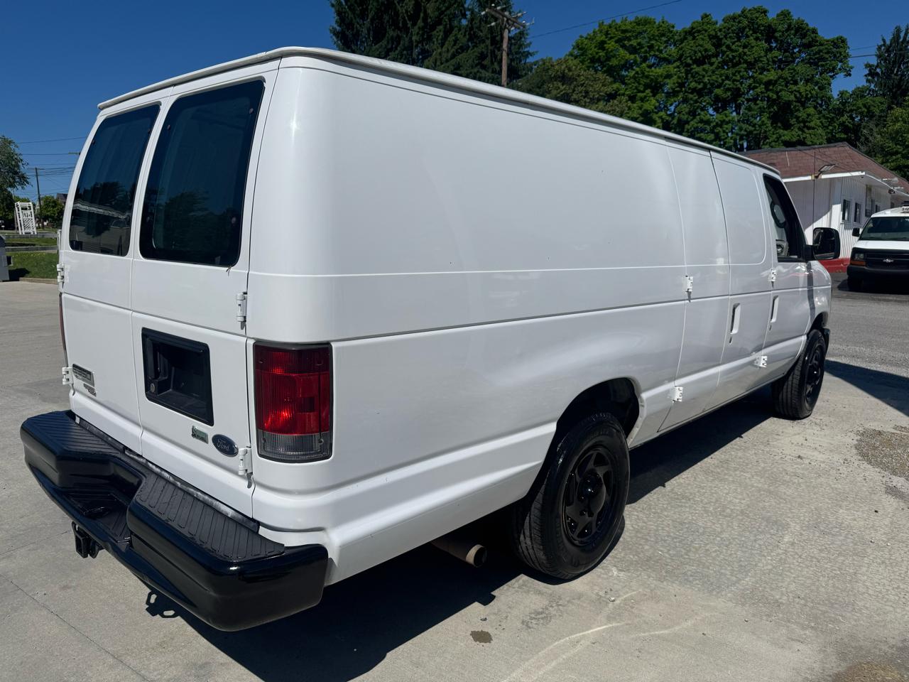Ford Econoline E-350 Super Duty Extended 2012