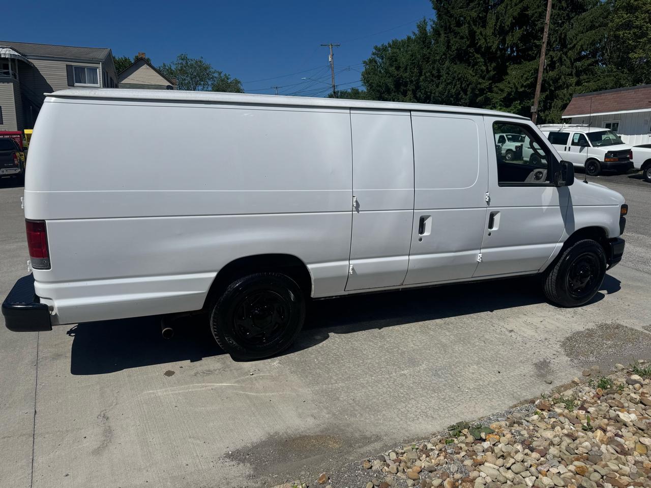 Ford Econoline E-350 Super Duty Extended 2012