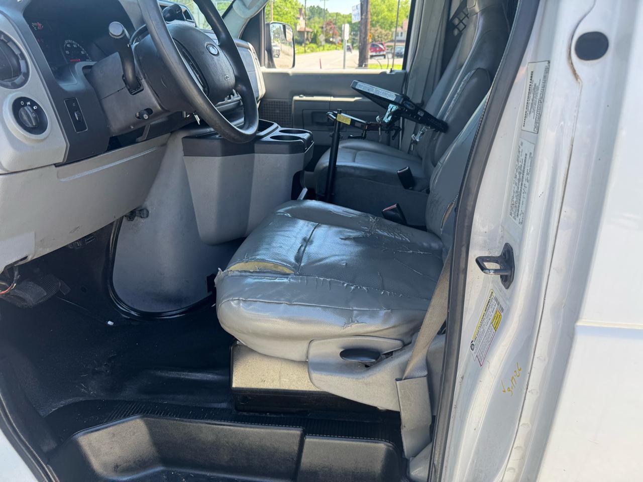 Ford Econoline E-350 Super Duty Extended 2012