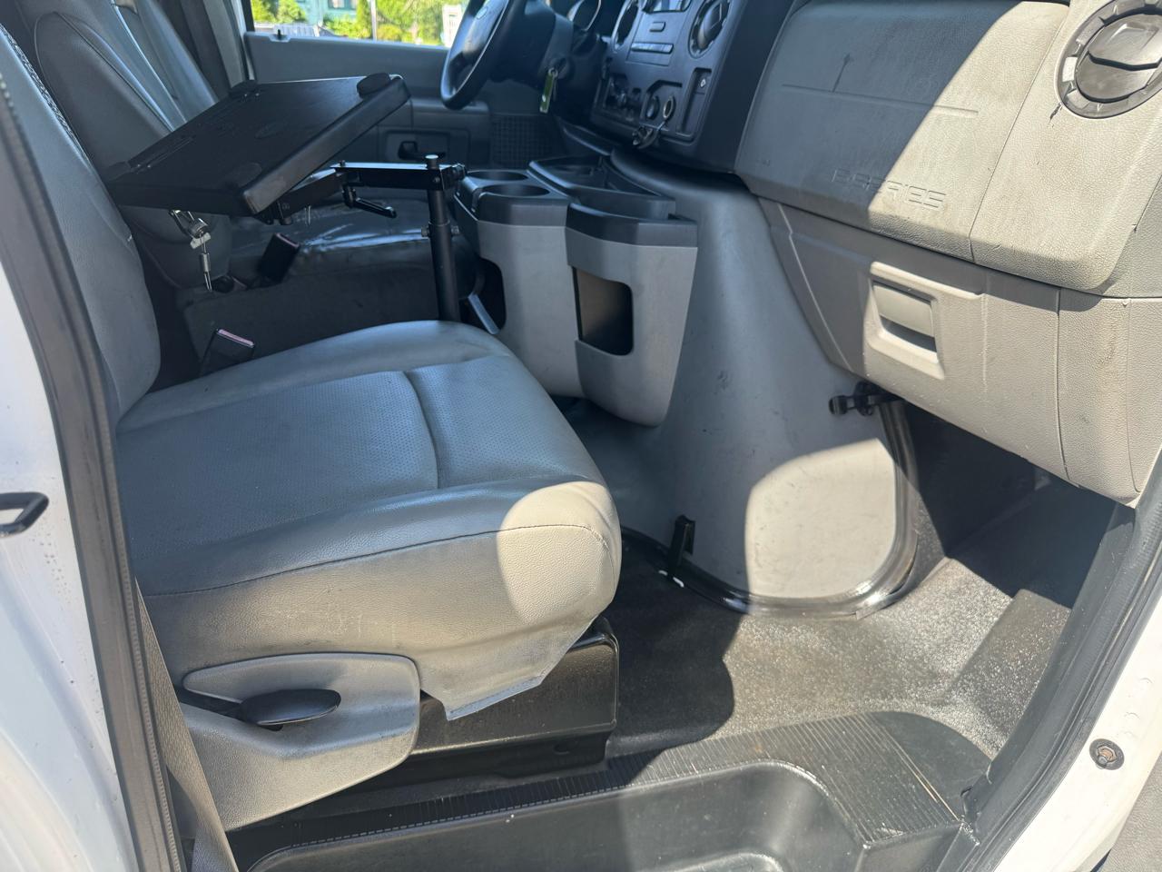 Ford Econoline E-350 Super Duty Extended 2012