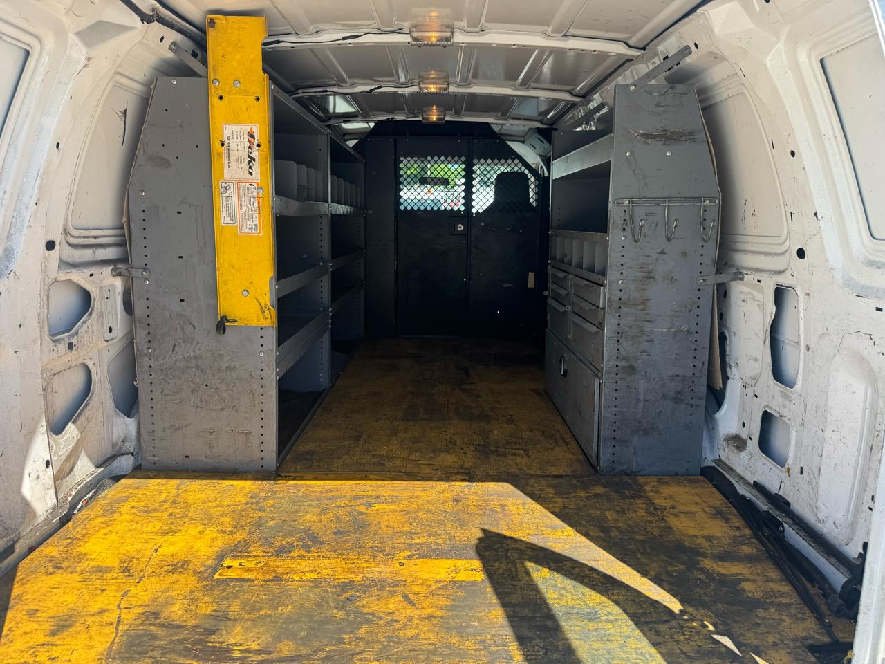 Ford Econoline E-350 Super Duty Extended 2012