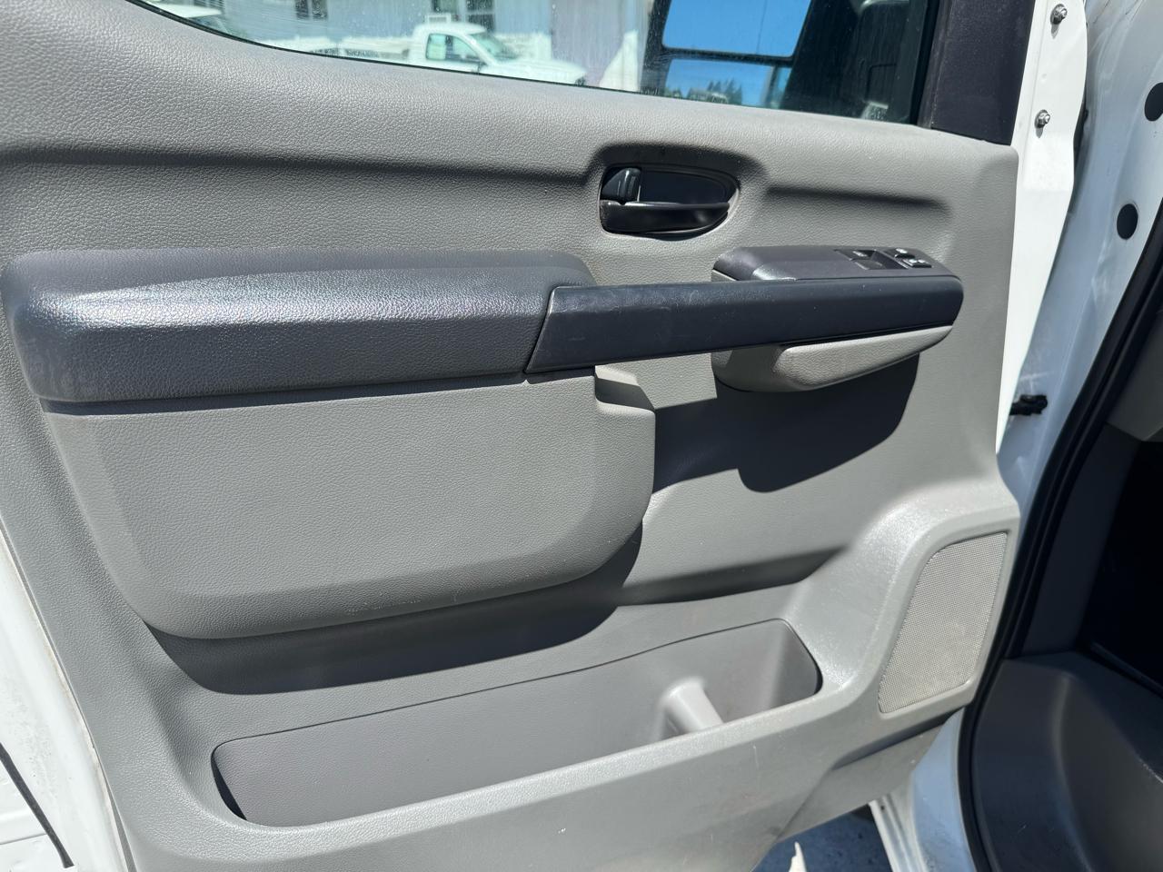 Nissan NV Cargo 2500 HD S V6 2018