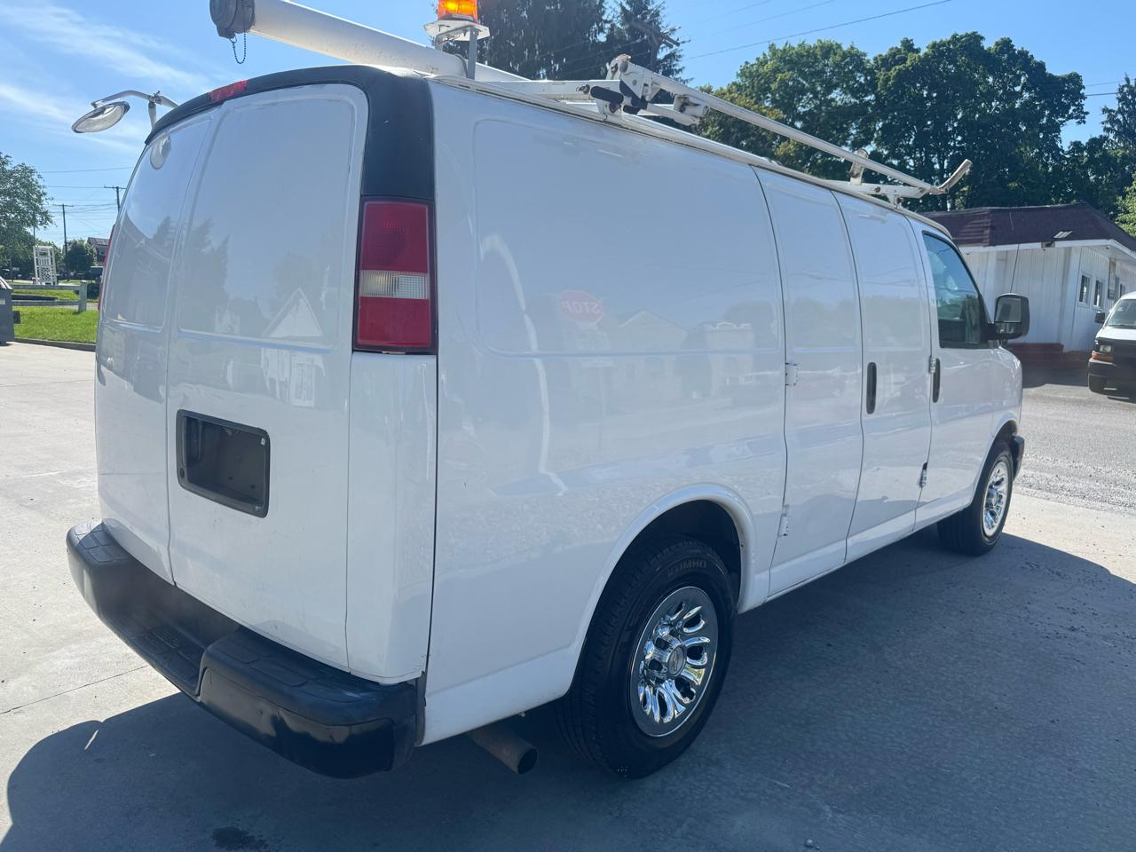 Chevrolet Express 1500 Cargo 2010