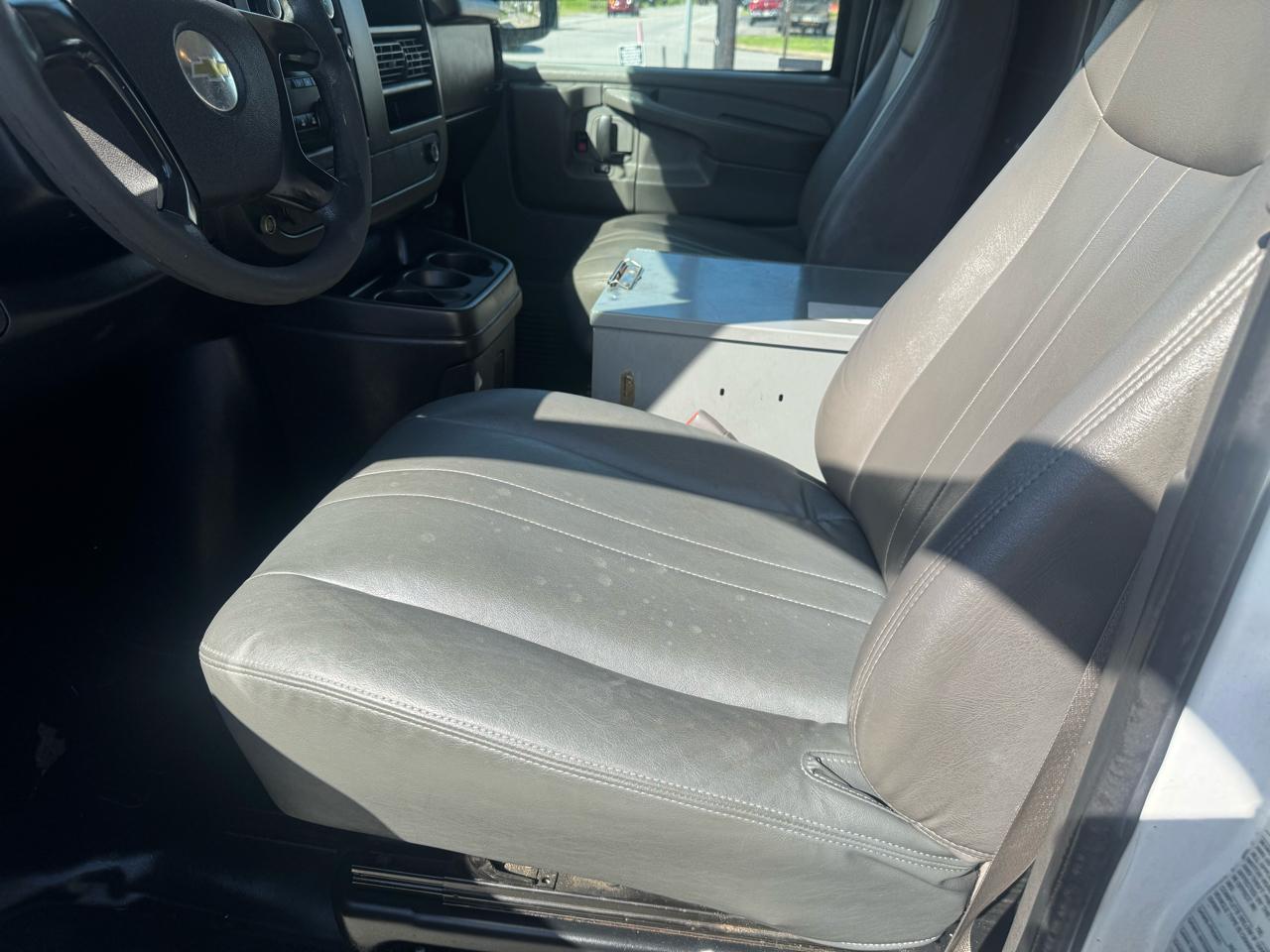 Chevrolet Express 1500 Cargo 2010