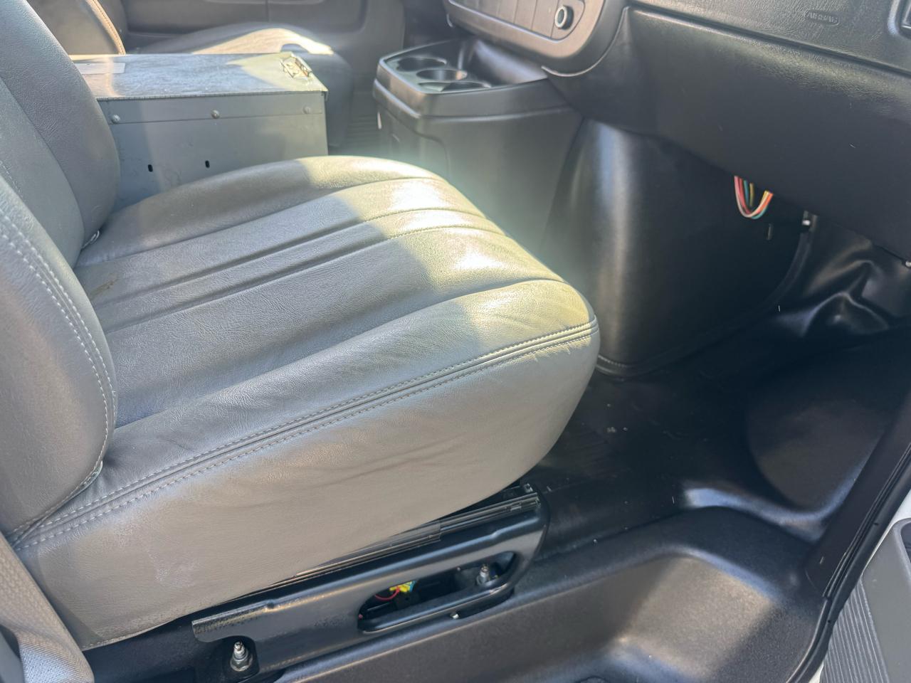 Chevrolet Express 1500 Cargo 2010