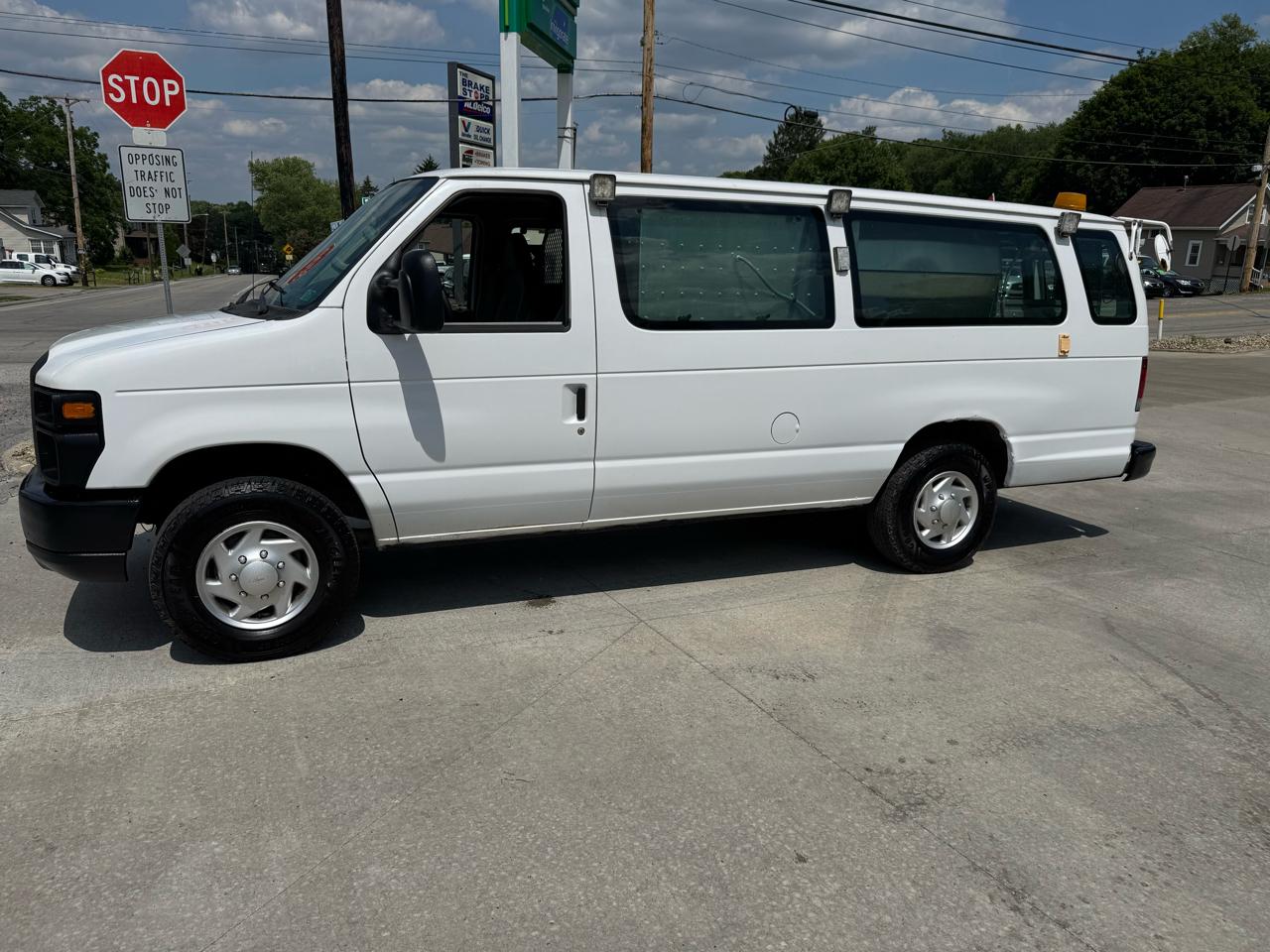 Ford Econoline E-350 Super Duty Extended 2012