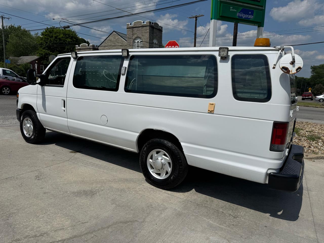 Ford Econoline E-350 Super Duty Extended 2012
