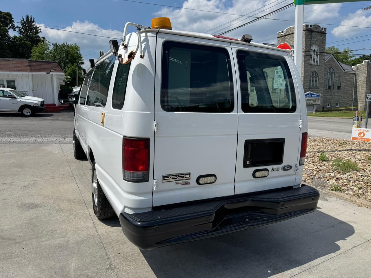 Ford Econoline E-350 Super Duty Extended 2012